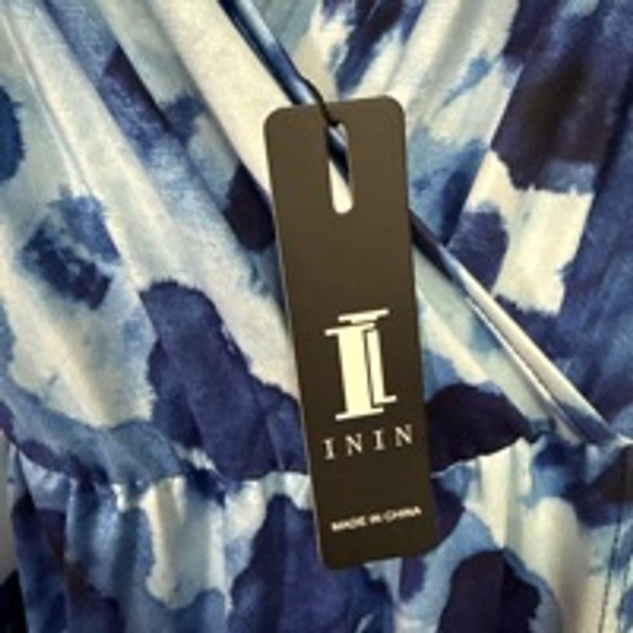 Women's ININ Maxi Dress Size medium Blue White Tie Dye - Picture 3 of 3